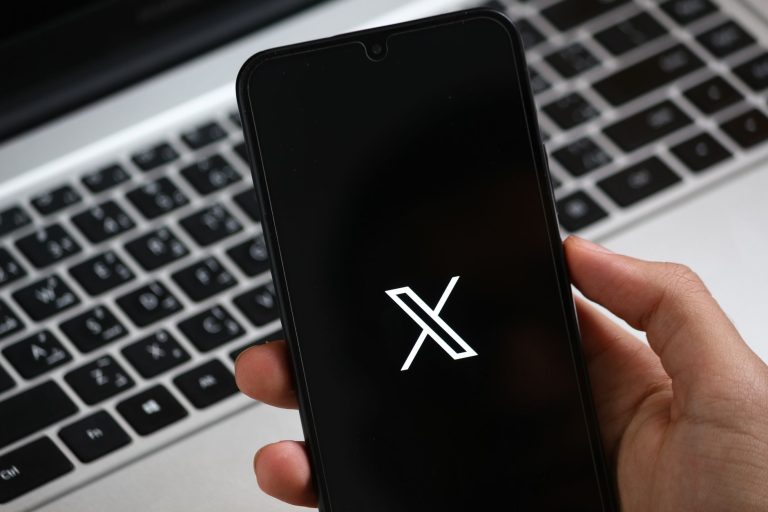 4 sites pour télécharger une — écran d'ordinateur téléchargement vidéo Twitter