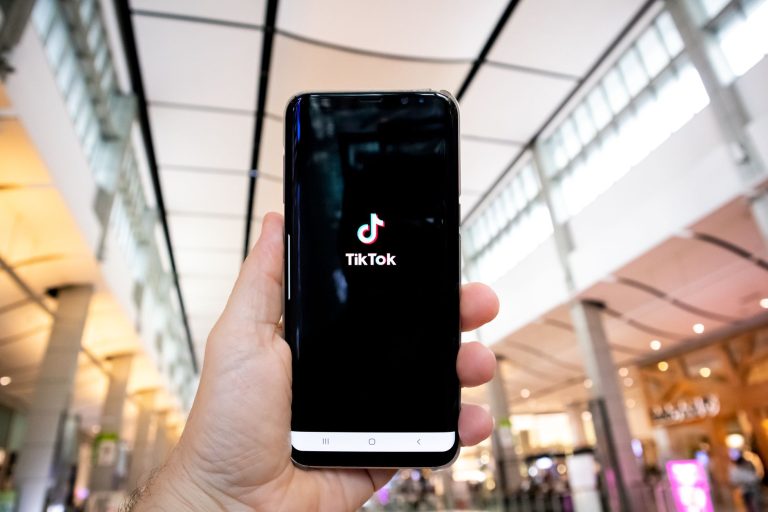 Auto Stud IA générer des — contenu vidéo généré par IA TikTok