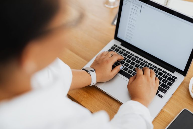 Récupérer un mail supprimé définitivement — processus de récupération d'email sur ordinateur